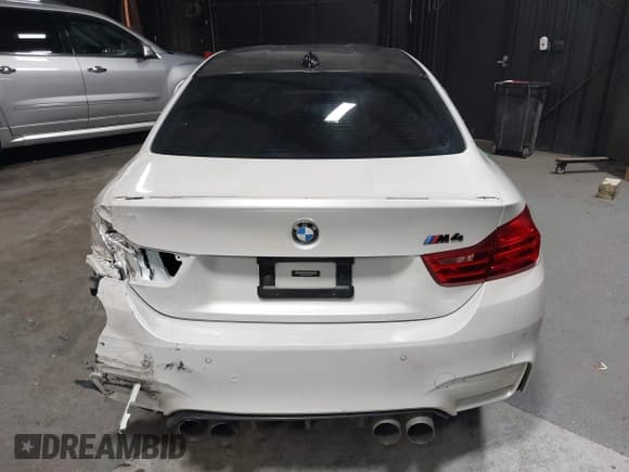 ✅ 2017 BMW M4 • VIN: WBS3R9C5XHK709445 • Lot: 39303430. Wystawiony na IAAI z przebiegiem 59 095 mil. Bezpłatny archiwum sprzedaży aukcyjnych z USA i szczegółowy raport historii pojazdu na DreamBid. Zdjęcie 17.