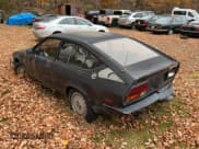 ✅ 1982 Alfa Romeo GTV • VIN: ZARAA669XC1002367 • Lot: 90809585. Wystawiony na Copart z przebiegiem 54 249 mil. Bezpłatny archiwum sprzedaży aukcyjnych z USA i szczegółowy raport historii pojazdu na DreamBid. Zdjęcie 3.