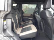 ✅ 2023 Ford Bronco • VIN: 1FMEE5DP6PLB44068 • Lot: 42034403. Wystawiony na IAAI z przebiegiem 5 858 mil. Bezpłatny archiwum sprzedaży aukcyjnych z USA i szczegółowy raport historii pojazdu na DreamBid. Zdjęcie 8.