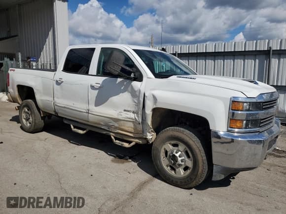 ✅ 2017 Chevrolet Silverado 2500HD LT • VIN: 1GC1KVEY4HF167447 • Lot: 70291305. Wystawiony na Copart z przebiegiem 171 752 mil. Bezpłatny archiwum sprzedaży aukcyjnych z USA i szczegółowy raport historii pojazdu na DreamBid. Zdjęcie 4.