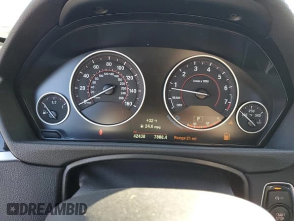 ✅ 2017 BMW 3 Series 340i xDrive • VIN: WBA8B7G36HNU38281 • Лот: 87301354. Опубликован ранее на Copart с пробегом 42 438 миль. Бесплатный доступ к архиву аукционных продаж из США и подробный отчёт об истории автомобиля на DreamBid. Изображение 9.