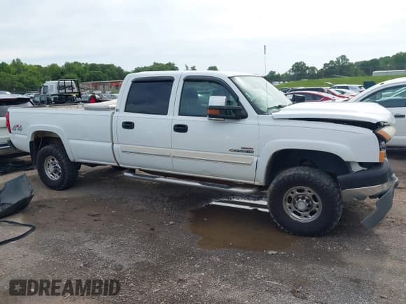 ✅ 2005 Chevrolet Silverado 2500HD LS • VIN: 1GCHK23285F930402 • Lot: 42322628. Wystawiony na IAAI z przebiegiem 218 392 mil. Bezpłatny archiwum sprzedaży aukcyjnych z USA i szczegółowy raport historii pojazdu na DreamBid. Zdjęcie 13.