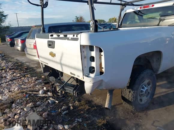 2011 Chevrolet Silverado 2500HD Work Truck z VIN 1GC0KVCG8BZ403514, wystawiony jako IAAI lot #43476303 z przebiegiem 224 583 mil mil oraz . Historia ofert i sprzedaży dostępna na DreamBid. Obrazek 6.