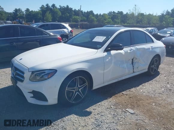✅ 2020 Mercedes-Benz E 350 • VIN: WDDZF8EB5LA736080 • Лот: 42621747. Опубликован ранее на IAAI с пробегом 61 231 миль. Бесплатный доступ к архиву аукционных продаж из США и подробный отчёт об истории автомобиля на DreamBid. Изображение 2.
