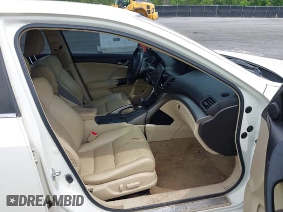 ✅ 2010 Acura TSX • VIN: JH4CU2F63AC043125 • Lot: 42094233. Wystawiony na IAAI z przebiegiem 211 839 mil. Bezpłatny archiwum sprzedaży aukcyjnych z USA i szczegółowy raport historii pojazdu na DreamBid. Zdjęcie 5.