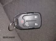 ✅ 2021 Chevrolet Silverado 1500 RST • VIN: 1GCUYEED8MZ434820 • Lot: 42314650. Wystawiony na IAAI z przebiegiem Nie podano. Bezpłatny archiwum sprzedaży aukcyjnych z USA i szczegółowy raport historii pojazdu na DreamBid. Zdjęcie 11.