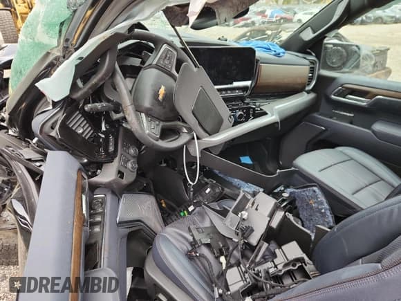 ✅ 2025 Chevrolet Silverado 1500 • VIN: 3GCUKJE84SG370320 • Lot: 90375745. Listed on Copart with Not provided. Free auction sales archive from the USA and detailed vehicle history report at DreamBid. Image 8.