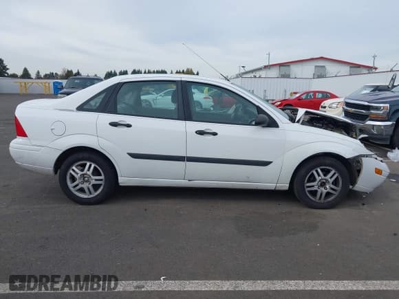 ✅ 2000 Ford Focus LX • VIN: 1FAFP33P8YW152574 • Lot: 43578214. Listed on IAAI with 175,420 mi. Free auction sales archive from the USA and detailed vehicle history report at DreamBid. Image 13.