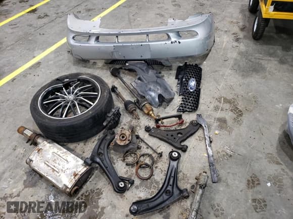 ✅ 2002 Ford Mustang Standard • VIN: 1FAFP40432F106903 • Lot: 55350025. Listed on Copart with 253,395 mi. Free auction sales archive from the USA and detailed vehicle history report at DreamBid. Image 12.