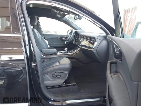 ✅ 2025 Audi Q7 Premium • VIN: WA1ACBF7XSD001870 • Lot: 42966504. Listed on IAAI with 14,474 mi. Free auction sales archive from the USA and detailed vehicle history report at DreamBid. Image 5.