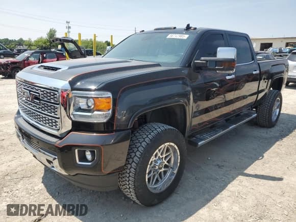 ✅ 2019 GMC Sierra 3500HD Denali • VIN: 1GT42WEYXKF129361 • Лот: 56742985. Опубликован ранее на Copart с пробегом 70 084 миль. Бесплатный доступ к архиву аукционных продаж из США и подробный отчёт об истории автомобиля на DreamBid. Изображение 1.