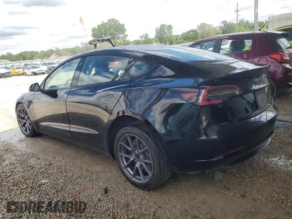 ✅ 2022 Tesla Model 3 • VIN: 5YJ3E1EA6NF287553 • Lot: 57831325. Wystawiony na Copart z przebiegiem 131 113 mil. Bezpłatny archiwum sprzedaży aukcyjnych z USA i szczegółowy raport historii pojazdu na DreamBid. Zdjęcie 2.