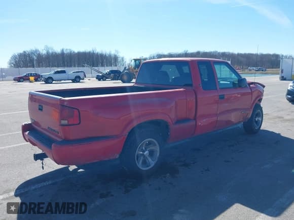 ✅ 2000 Chevrolet S-10 LS • VIN: 1GCCS1947Y8109605 • Лот: 41696795. Опубликован ранее на IAAI с пробегом Не указан. Бесплатный доступ к архиву аукционных продаж из США и подробный отчёт об истории автомобиля на DreamBid. Изображение 4.