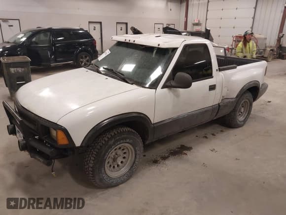 ✅ 1997 Chevrolet S-10 • VIN: 1GCCS14X3V8129198 • Лот: 41867962. Опубликован ранее на IAAI с пробегом 212 040 миль. Бесплатный доступ к архиву аукционных продаж из США и подробный отчёт об истории автомобиля на DreamBid. Изображение 2.