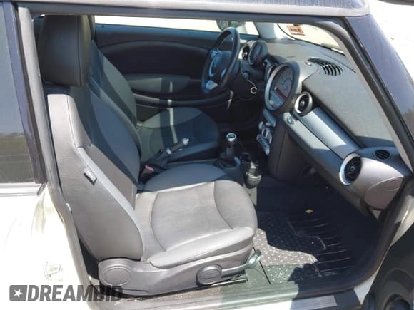 ✅ 2009 MINI Hardtop • VIN: WMWMF33519TU70832 • Lot: 42902421. Listed on IAAI with 88,144 mi. Free auction sales archive from the USA and detailed vehicle history report at DreamBid. Image 5.