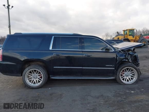 ✅ 2020 GMC Yukon XL Denali • VIN: 1GKS2HKJ9LR162043 • Lot: 41351046. Wystawiony na IAAI z przebiegiem 93 358 mil. Bezpłatny archiwum sprzedaży aukcyjnych z USA i szczegółowy raport historii pojazdu na DreamBid. Zdjęcie 13.