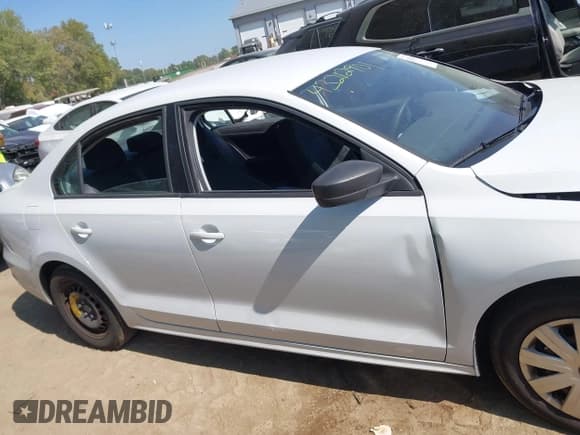 ✅ 2016 Volkswagen Jetta S • VIN: 3VW267AJ9GM415247 • Lot: 43212901. Wystawiony na IAAI z przebiegiem Nie podano. Bezpłatny archiwum sprzedaży aukcyjnych z USA i szczegółowy raport historii pojazdu na DreamBid. Zdjęcie 13.