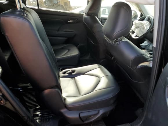 ✅ 2024 Toyota Highlander XLE • VIN: 5TDKDRBH8RS535351 • Lot: 91002455. Listed on Copart with 29,639 mi. Free auction sales archive from the USA and detailed vehicle history report at DreamBid. Image 11.