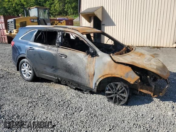 ✅ 2018 Kia Sorento LX • VIN: 5XYPGDA52JG425436 • Лот: 70223995. Опубликован ранее на Copart с пробегом Не указан. Бесплатный доступ к архиву аукционных продаж из США и подробный отчёт об истории автомобиля на DreamBid. Изображение 4.