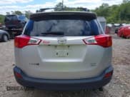 ✅ 2015 Toyota RAV4 XLE • VIN: JTMRFREV0FD104682 • Lot: 43122455. Wystawiony na IAAI z przebiegiem 134 152 mil. Bezpłatny archiwum sprzedaży aukcyjnych z USA i szczegółowy raport historii pojazdu na DreamBid. Zdjęcie 16.