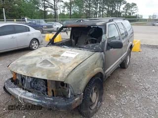 ✅ 1999 Chevrolet Blazer LT • VIN: 1GNDT13W9X2240796 • Lot: 41919664. Wystawiony na IAAI z przebiegiem Nie podano. Bezpłatny archiwum sprzedaży aukcyjnych z USA i szczegółowy raport historii pojazdu na DreamBid. Zdjęcie 6.