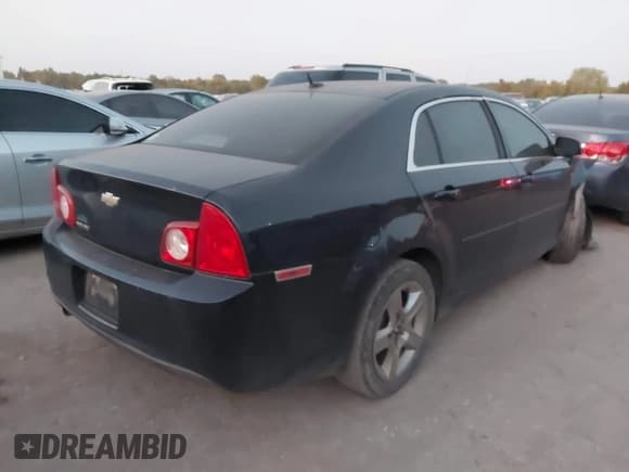 ✅ 2011 Chevrolet Malibu 1LS • VIN: 1G1ZB5E11BF202001 • Lot: 43333544. Wystawiony na IAAI z przebiegiem 159 097 mil. Bezpłatny archiwum sprzedaży aukcyjnych z USA i szczegółowy raport historii pojazdu na DreamBid. Zdjęcie 4.