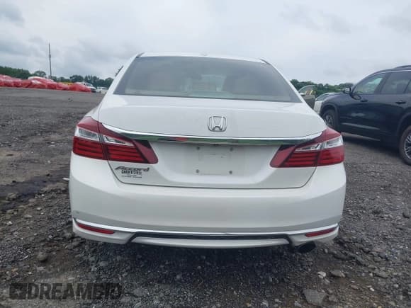 ✅ 2017 Honda Accord EX-L • VIN: 1HGCR2F87HA034102 • Lot: 42639904. Wystawiony na IAAI z przebiegiem 71 878 mil. Bezpłatny archiwum sprzedaży aukcyjnych z USA i szczegółowy raport historii pojazdu na DreamBid. Zdjęcie 17.