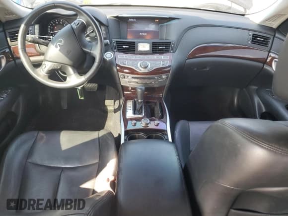 ✅ 2015 Infiniti Q70 • VIN: JN1BY1PR4FM831615 • Lot: 81186735. Wystawiony na Copart z przebiegiem 127 308 mil. Bezpłatny archiwum sprzedaży aukcyjnych z USA i szczegółowy raport historii pojazdu na DreamBid. Zdjęcie 8.