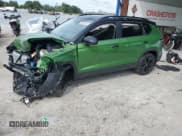 ✅ 2025 Volkswagen Taos SE Black • VIN: 3VV3C7B25SM049174 • Lot: 82083515. Wystawiony na Copart z przebiegiem Nie podano. Bezpłatny archiwum sprzedaży aukcyjnych z USA i szczegółowy raport historii pojazdu na DreamBid. Zdjęcie 1.