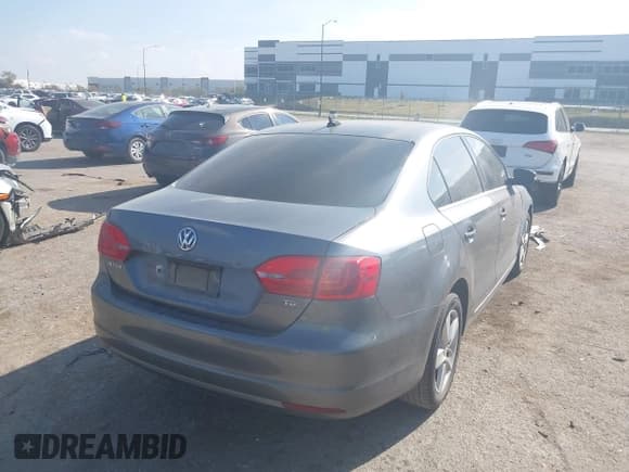 ✅ 2013 Volkswagen Jetta TDI w/Premium/Nav • VIN: 3VWLL7AJ5DM439585 • Lot: 43718217. Wystawiony na IAAI z przebiegiem 132 401 mil. Bezpłatny archiwum sprzedaży aukcyjnych z USA i szczegółowy raport historii pojazdu na DreamBid. Zdjęcie 4.