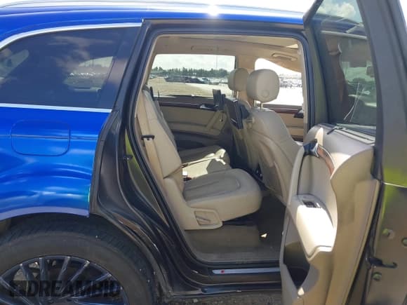 ✅ 2013 Audi Q7 S line Prestige • VIN: WA1DGAFE1DD004993 • Lot: 42993421. Listed on IAAI with 175,732 mi. Free auction sales archive from the USA and detailed vehicle history report at DreamBid. Image 8.