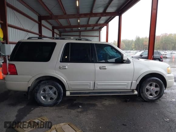 ✅ 2006 Ford Expedition Limited • VIN: 1FMFU20516LA76674 • Lot: 43425630. Wystawiony na IAAI z przebiegiem 222 792 mil. Bezpłatny archiwum sprzedaży aukcyjnych z USA i szczegółowy raport historii pojazdu na DreamBid. Zdjęcie 12.