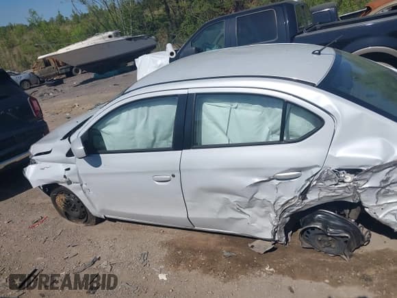 ✅ 2022 Mitsubishi Mirage ES • VIN: ML32FUFJ6NHF02539 • Lot: 42060992. Wystawiony na IAAI z przebiegiem 53 680 mil. Bezpłatny archiwum sprzedaży aukcyjnych z USA i szczegółowy raport historii pojazdu na DreamBid. Zdjęcie 14.