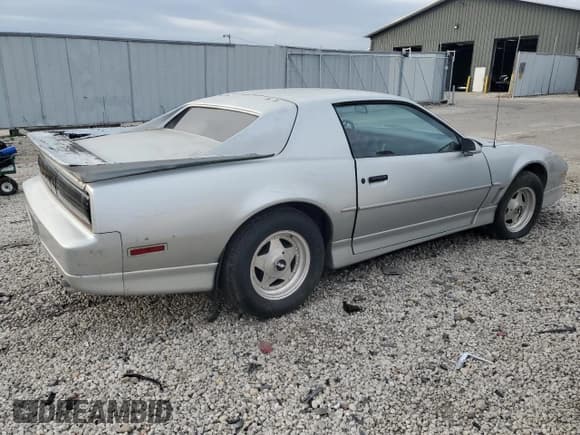✅ 1986 Pontiac Firebird Trans Am • VIN: 1G2FW87F8GL239553 • Лот: 78263424. Опубликован ранее на Copart с пробегом 65 161 миль. Бесплатный доступ к архиву аукционных продаж из США и подробный отчёт об истории автомобиля на DreamBid. Изображение 3.