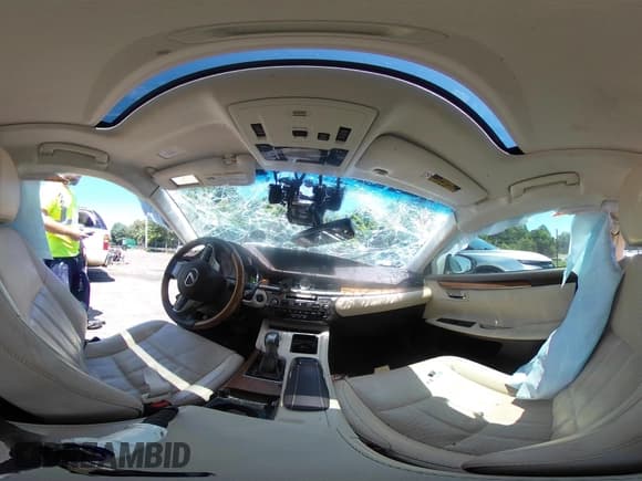 ✅ 2018 Lexus ES 300h • VIN: JTHBW1GG3J2185097 • Лот: 42526276. Опубликован ранее на IAAI с пробегом 116 660 миль. Бесплатный доступ к архиву аукционных продаж из США и подробный отчёт об истории автомобиля на DreamBid. Изображение 19.