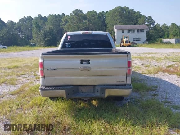 ✅ 2011 Ford F-150 XL • VIN: 1FTFW1EF9BKE00447 • Лот: 43040759. Опубликован ранее на IAAI с пробегом 250 497 миль. Бесплатный доступ к архиву аукционных продаж из США и подробный отчёт об истории автомобиля на DreamBid. Изображение 16.