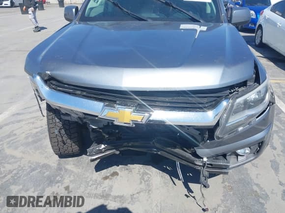 ✅ 2020 Chevrolet Colorado 2WD LT • VIN: 1GCGSCEN9L1242637 • Lot: 42203101. Wystawiony na IAAI z przebiegiem 53 050 mil. Bezpłatny archiwum sprzedaży aukcyjnych z USA i szczegółowy raport historii pojazdu na DreamBid. Zdjęcie 6.