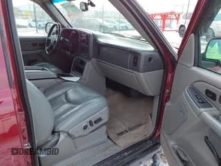 ✅ 2005 Chevrolet Suburban Z71 • VIN: 3GNFK16Z55G210040 • Лот: 41431533. Опубликован ранее на IAAI с пробегом 195 819 миль. Бесплатный доступ к архиву аукционных продаж из США и подробный отчёт об истории автомобиля на DreamBid. Изображение 5.