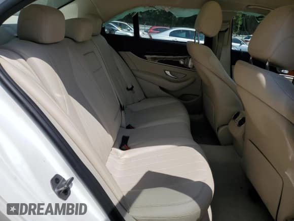 ✅ 2019 Mercedes-Benz E 300 • VIN: WDDZF4KB1KA556204 • Lot: 68050745. Wystawiony na Copart z przebiegiem 112 724 mil. Bezpłatny archiwum sprzedaży aukcyjnych z USA i szczegółowy raport historii pojazdu na DreamBid. Zdjęcie 10.