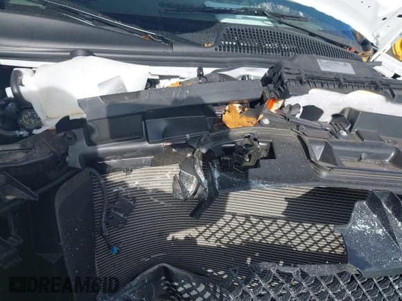 ✅ 2025 Chevrolet Express Cargo • VIN: 1GCWGAFP8S1103776 • Lot: 43691711. Wystawiony na IAAI z przebiegiem 9 870 mil. Bezpłatny archiwum sprzedaży aukcyjnych z USA i szczegółowy raport historii pojazdu na DreamBid. Zdjęcie 10.