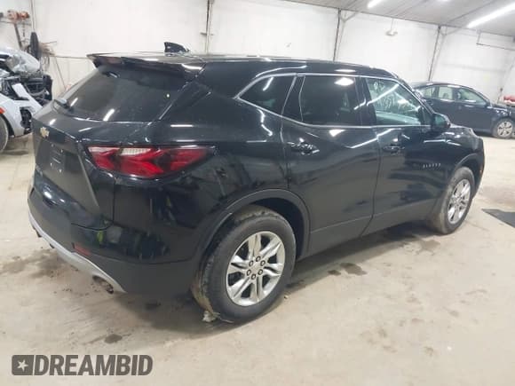 ✅ 2022 Chevrolet Blazer LT • VIN: 3GNKBHR42NS132482 • Lot: 43575302. Wystawiony na IAAI z przebiegiem 34 081 mil. Bezpłatny archiwum sprzedaży aukcyjnych z USA i szczegółowy raport historii pojazdu na DreamBid. Zdjęcie 4.