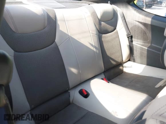 ✅ 2013 Hyundai Genesis Coupe Premium • VIN: KMHHT6KD8DU105294 • Lot: 42408028. Wystawiony na IAAI z przebiegiem 148 365 mil. Bezpłatny archiwum sprzedaży aukcyjnych z USA i szczegółowy raport historii pojazdu na DreamBid. Zdjęcie 8.