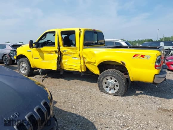 ✅ 2005 Ford F-250 XL • VIN: 1FTSW21P05EA43780 • Лот: 42785088. Опубликован ранее на IAAI с пробегом 226 964 миль. Бесплатный доступ к архиву аукционных продаж из США и подробный отчёт об истории автомобиля на DreamBid. Изображение 14.