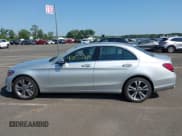 ✅ 2021 Mercedes-Benz C 300 • VIN: W1KWF8EB7MR650677 • Lot: 42852209. Wystawiony na IAAI z przebiegiem Nie podano. Bezpłatny archiwum sprzedaży aukcyjnych z USA i szczegółowy raport historii pojazdu na DreamBid. Zdjęcie 15.