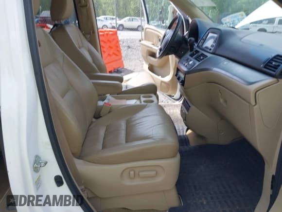 ✅ 2010 Honda Odyssey Touring • VIN: 5FNRL3H90AB039449 • Lot: 42032203. Listed on IAAI with 128,265 mi. Free auction sales archive from the USA and detailed vehicle history report at DreamBid. Image 5.