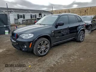 ✅ 2013 BMW X5 xDrive50i • VIN: 5UXZV8C58D0C16247 • Лот: 93755025. Опубликован ранее на Copart с пробегом 99 474 миль. Бесплатный доступ к архиву аукционных продаж из США и подробный отчёт об истории автомобиля на DreamBid. Изображение 1.