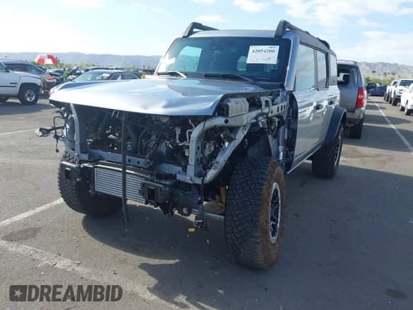 ✅ 2023 Ford Bronco • VIN: 1FMEE5DHXPLB80726 • Lot: 42054200. Wystawiony na IAAI z przebiegiem 12 921 mil. Bezpłatny archiwum sprzedaży aukcyjnych z USA i szczegółowy raport historii pojazdu na DreamBid. Zdjęcie 6.