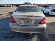 ✅ 2002 Mercedes-Benz C 230/260/280/320 • VIN: WDBRF61JX2F136182 • Lot: 85546695. Wystawiony na Copart z przebiegiem 71 801 mil. Bezpłatny archiwum sprzedaży aukcyjnych z USA i szczegółowy raport historii pojazdu na DreamBid. Zdjęcie 6.