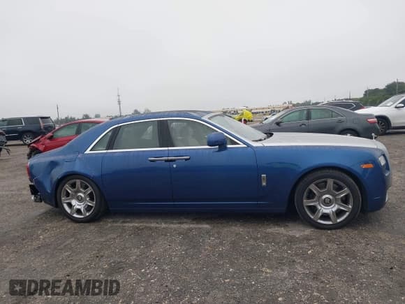 ✅ 2011 Rolls-Royce Ghost • VIN: SCA664S55BUX49548 • Lot: 41395054. Wystawiony na IAAI z przebiegiem 17 710 mil. Bezpłatny archiwum sprzedaży aukcyjnych z USA i szczegółowy raport historii pojazdu na DreamBid. Zdjęcie 13.