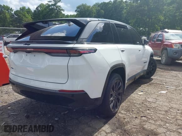 ✅ 2024 Jeep Wagoneer S Launch Edition • VIN: 3C4RJNAKXRT179987 • Lot: 42686374. Wystawiony na IAAI z przebiegiem 3 973 mil. Bezpłatny archiwum sprzedaży aukcyjnych z USA i szczegółowy raport historii pojazdu na DreamBid. Zdjęcie 4.